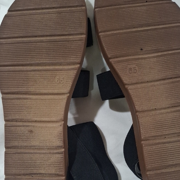 Steve Madden Black and Brown Minimalist Sandals - Picture 8 of 8